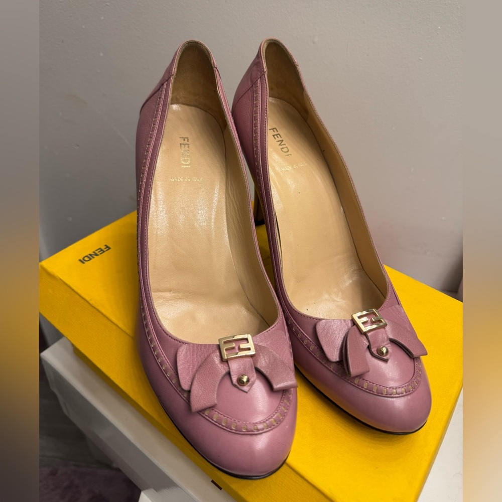 Fendi Pink Heels Sophisticated Design